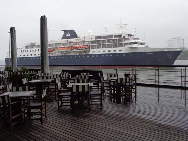 Cruiseschip ms Minerva van Swan Hellenic aan de Cruise Terminal Rotterdam